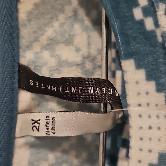 Jaclyn Intimates Winter Pajamas Set - Picture 6 of 7